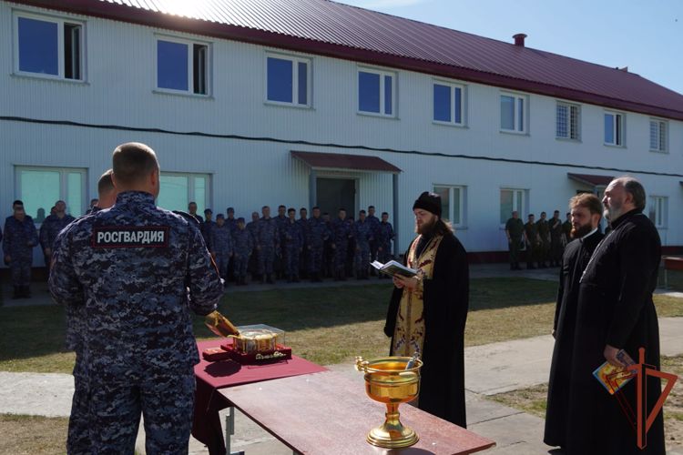 Росгвардейцы первыми приняли ковчег с мощами святого Георгия Победоносца в Нарьян-Маре 